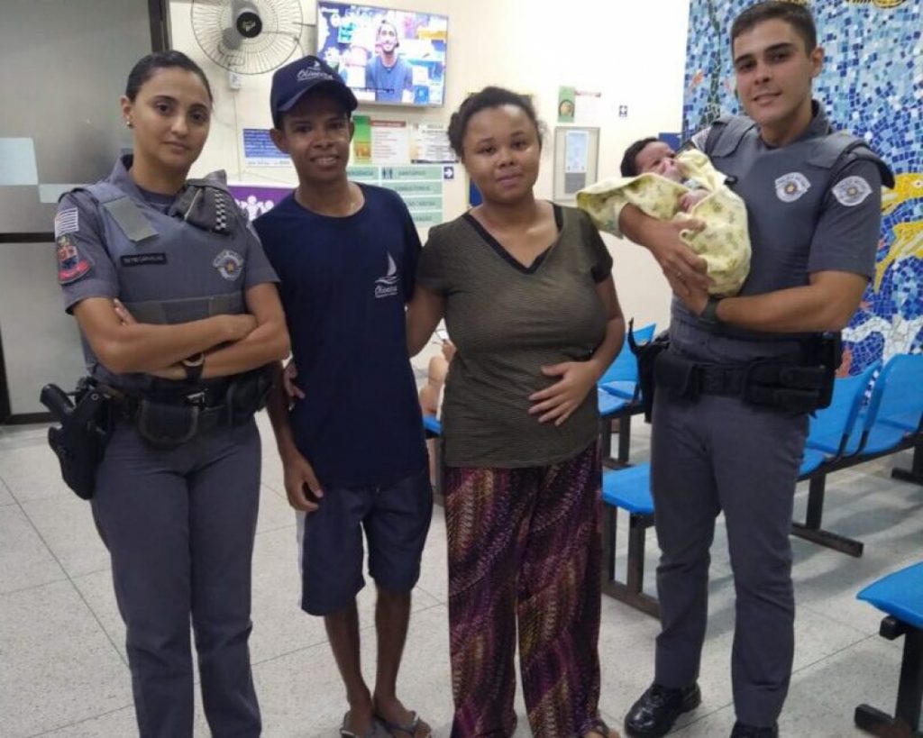 Polícia Militar salva criança de nove dias em Ilhabela