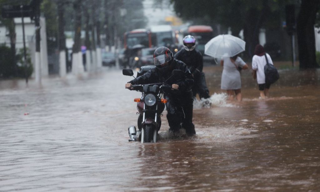 Volume de chuva em São Paulo é o segundo maior para mês o de fevereiro