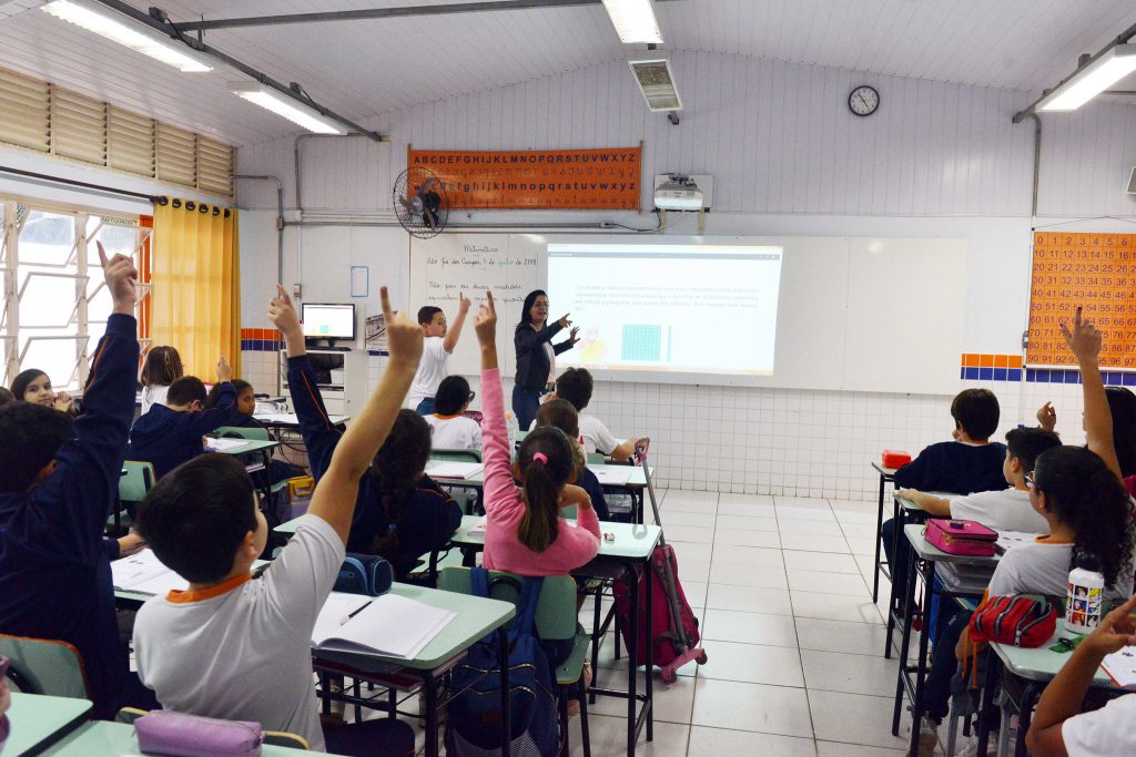 Escolas municipais retornam as aulas amanhã em Taubaté, confira os retornos nas cidades da RMVale