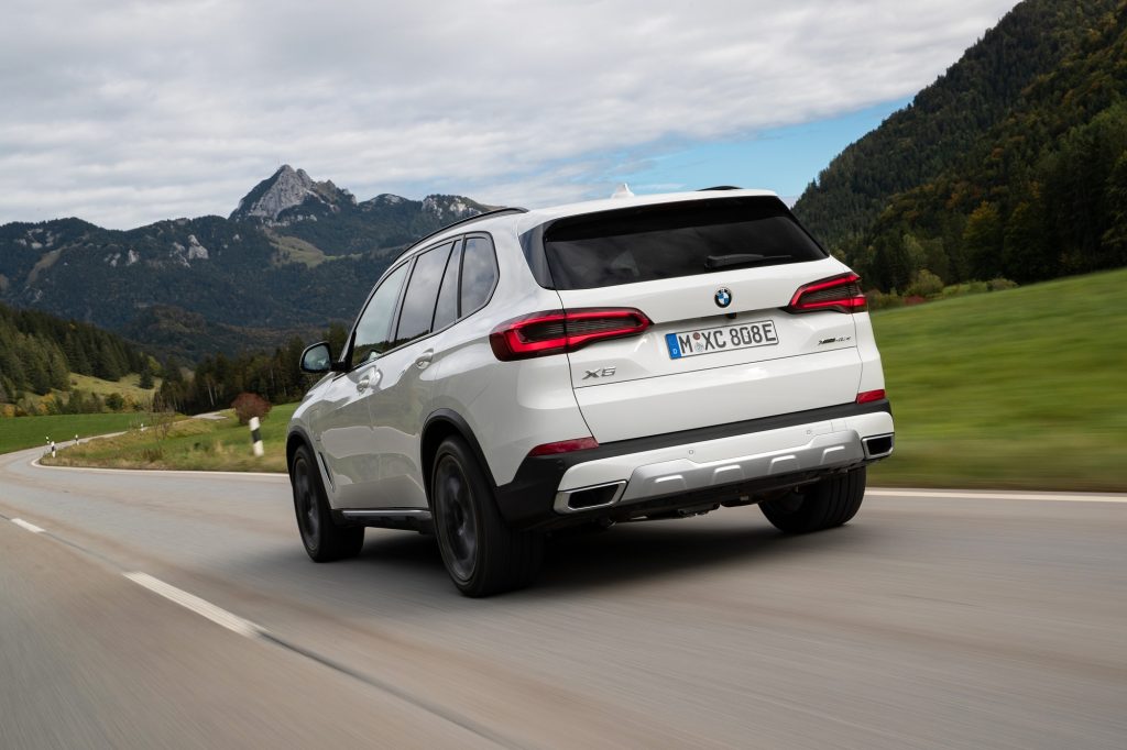 Chegou o BMW híbrido e semi-autônomo