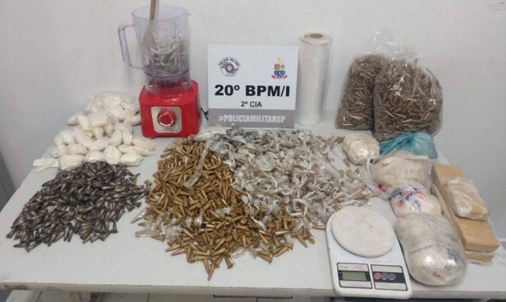 Dupla é presa com mais de 6 kg de drogas em Caraguatatuba