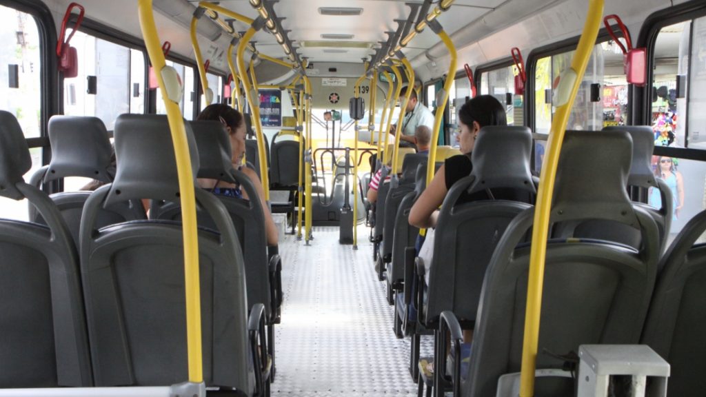 São José restringe uso de cartão de ônibus para idosos