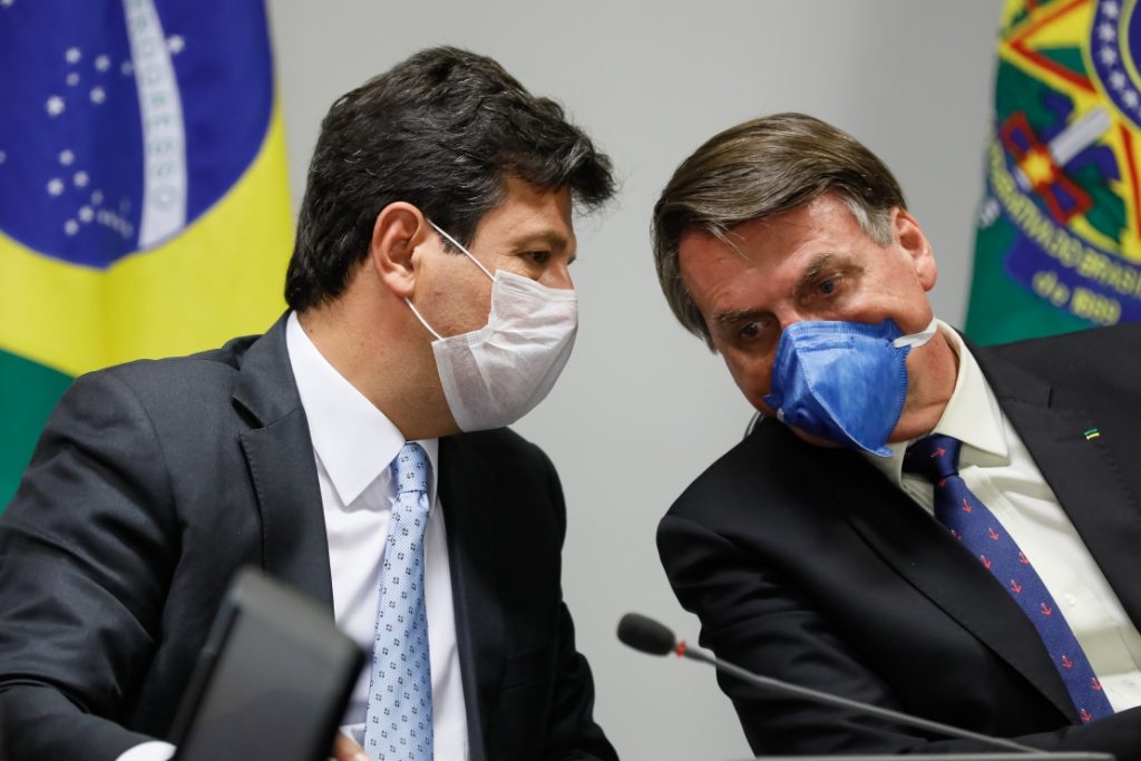 'Depois da facada, não vai ser uma gripezinha que vai me derrubar', diz Bolsonaro