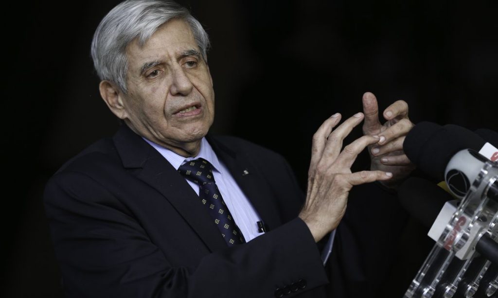 Exame de Augusto Heleno testa positivo para coronavírus