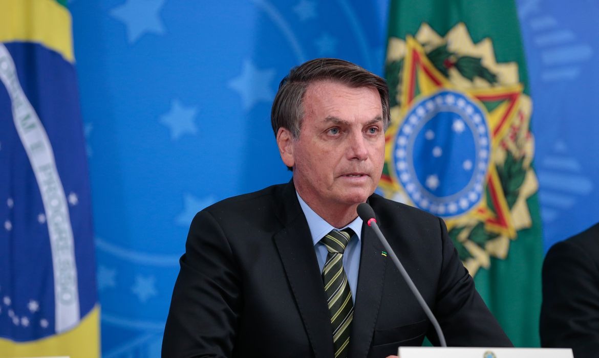 Bolsonaro convoca reunião para discutir preço dos combustíveis