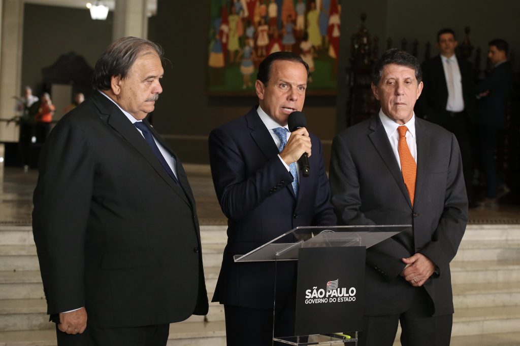 Governo de SP restringe atendimento presencial para impedir aglomerações