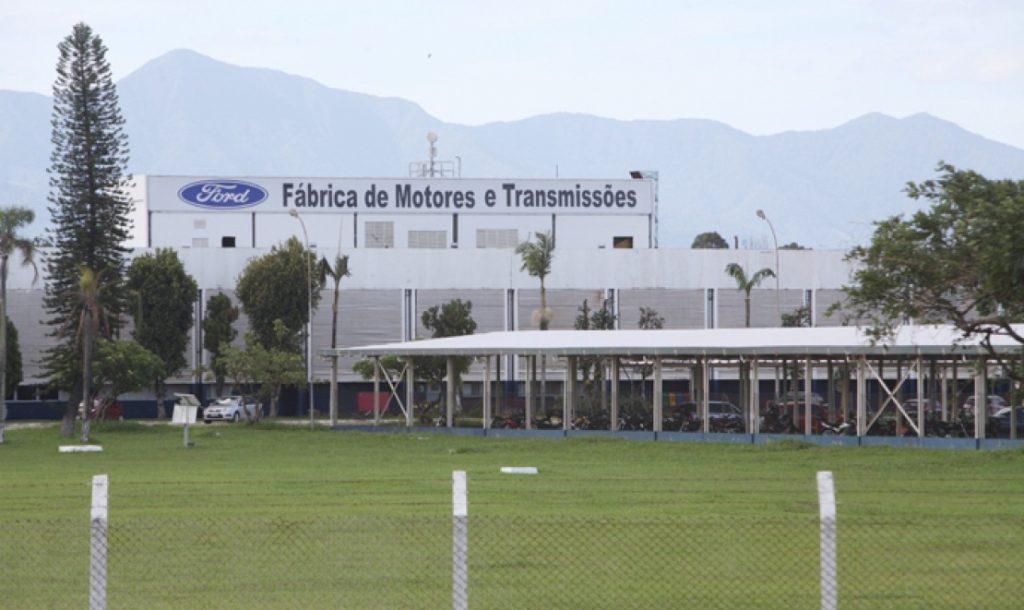 Funcionários da Ford aprovam layoff e redução salarial em Taubaté