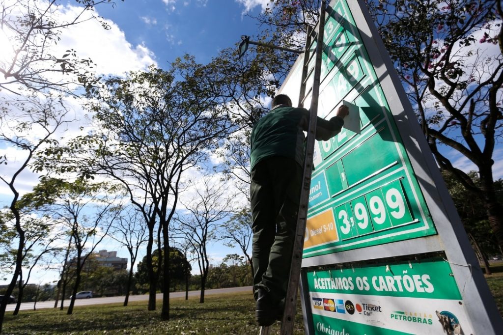 Combustível sobe até 3% na região em 45 dias, diz ANP
