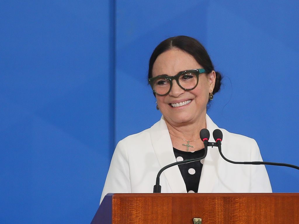 Regina Duarte diz que buscará diálogo e pacificação no setor cultural