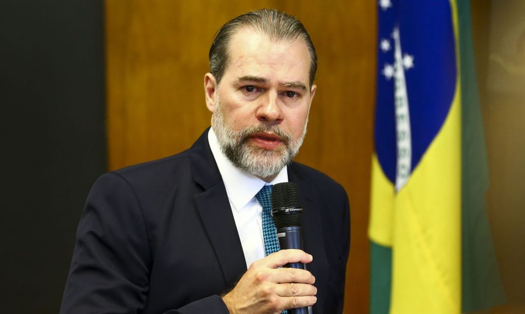 STF vota contra aval de sindicatos para suspensão de contrato