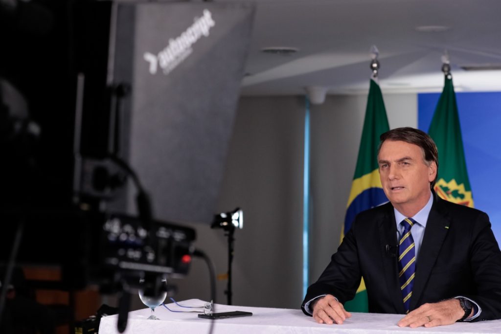 Bolsonaro exalta cloroquina, defende alinhamento de ministros e diz que brasileiro quer voltar ao trabalho