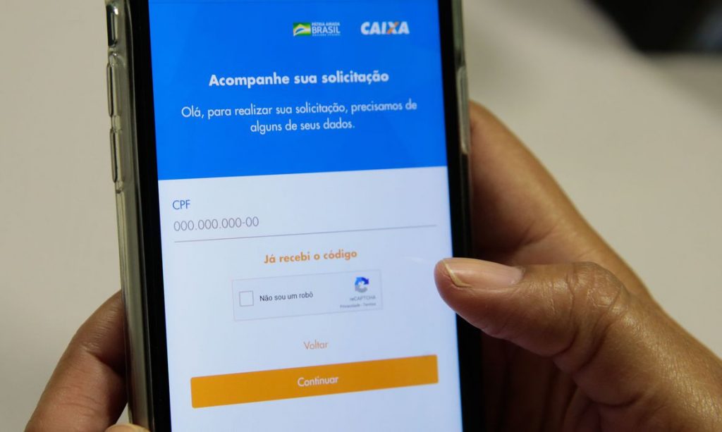 Mais de 40 milhões de trabalhadores fizeram cadastro na Caixa para receber auxílio emergencial