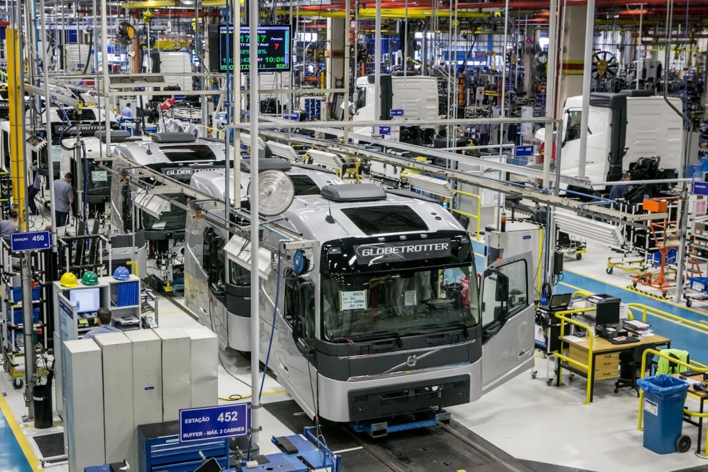 Na Europa, montadoras voltam vagarosamente a produzir