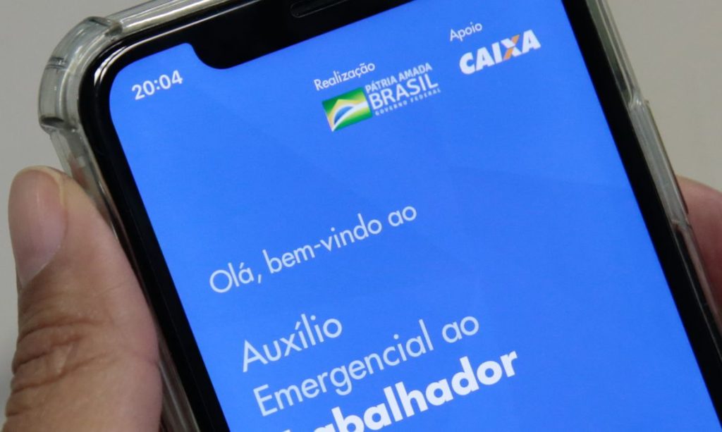 Governo prorroga auxílio emergencial de R$ 300 até o fim do ano