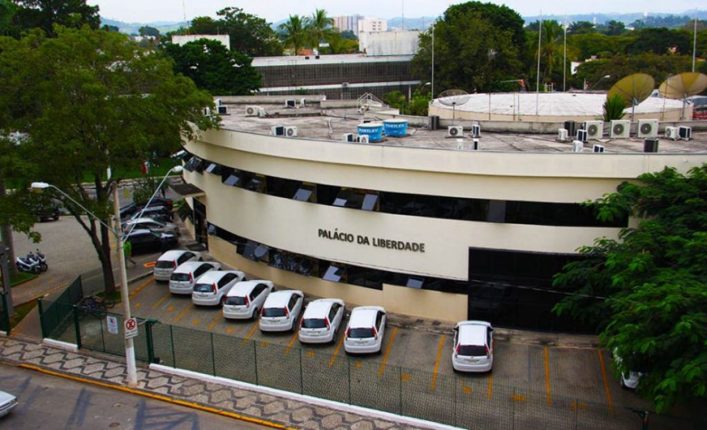 Câmara de Jacareí aprova redução de 13 comissionados; corte será a partir de 2021
