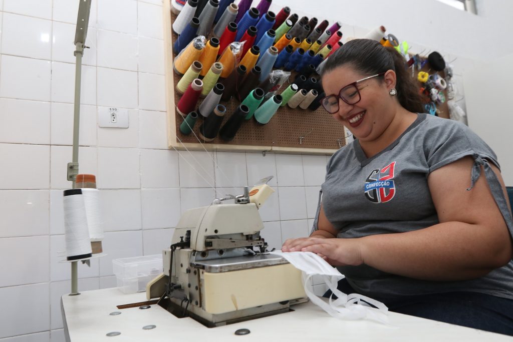 Costureiras confeccionam voluntariamente itens hospitalares para a Santa Casa de Jacareí