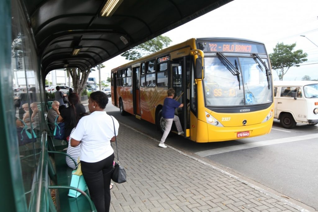 Após liberação judicial, empresas registram circulação de mais de 7.000 idosos em ônibus em São José
