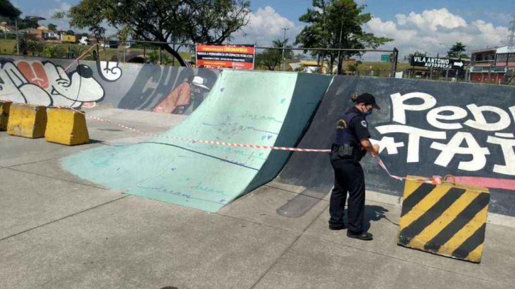 Prefeitura de Caçapava usa blocos de concreto em pista de skate para reforçar interdição