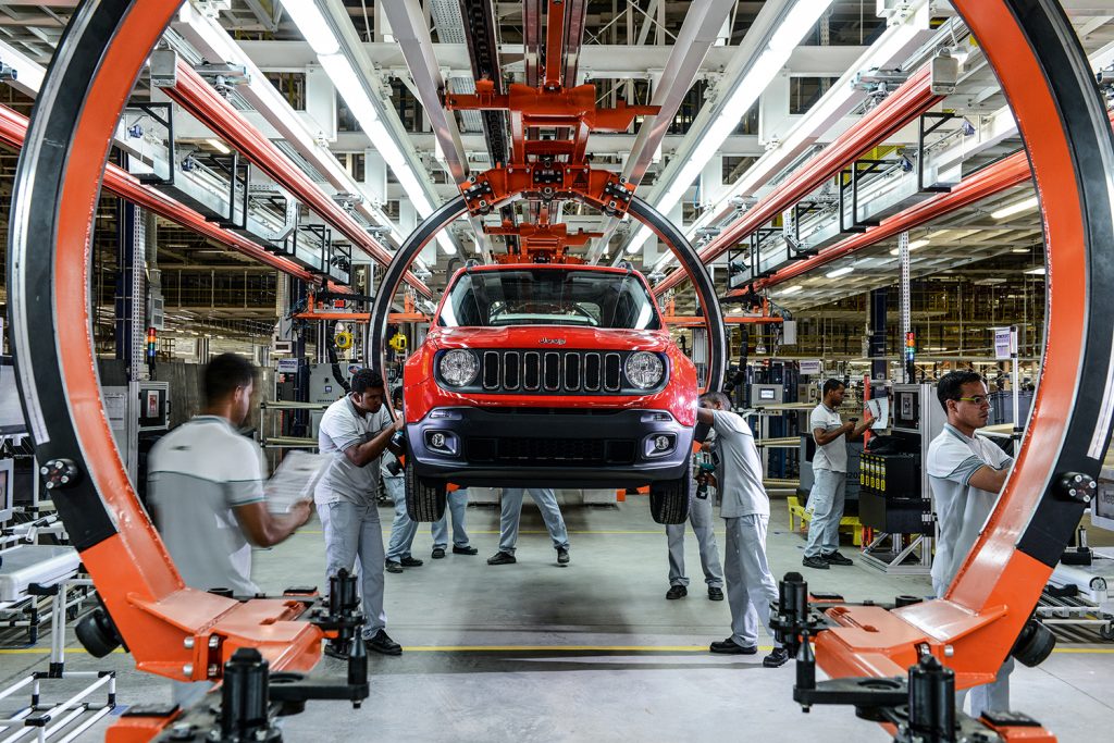 Em vez de carros, leitos, máscaras e respiradores