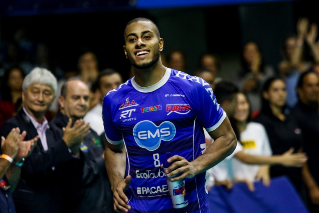 Vôlei Taubaté confirma saída de Lucarelli e contrata técnico Argentino para lugar de Renan