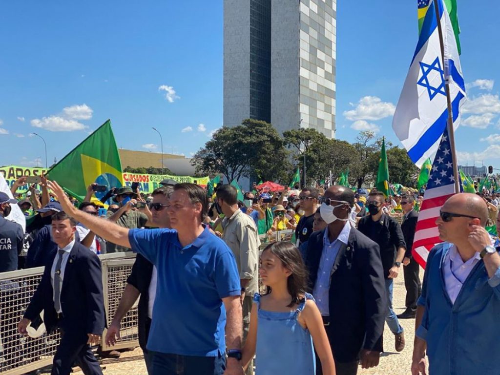 'Muitos serão contaminados, muitos perderão sua vida, mas é a realidade que temos de enfrentar', diz Bolsonaro sobre coronavírus