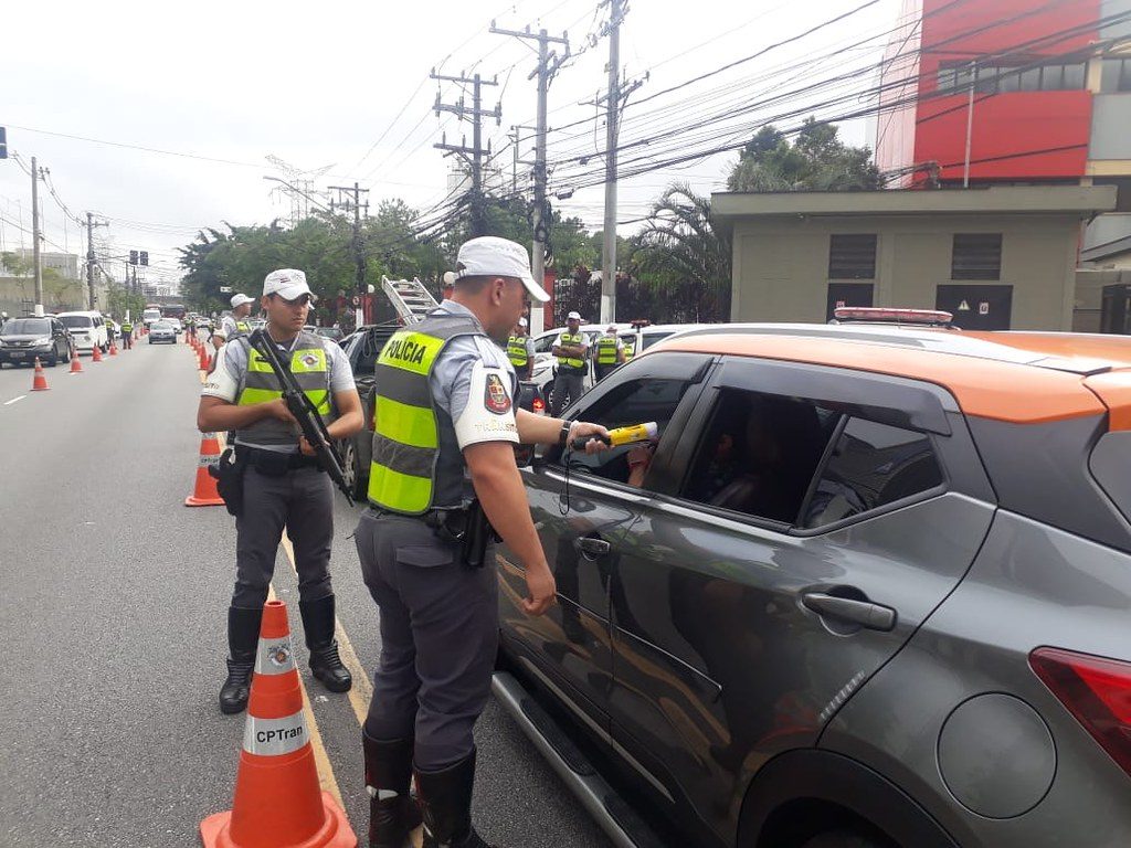 Fake News: É falso que Detran e Polícia Militar vão multar motorista que dirigir sem máscara