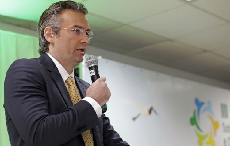 Bolsonaro nomeia o delegado Rolando Alexandre de Souza para a direção da PF