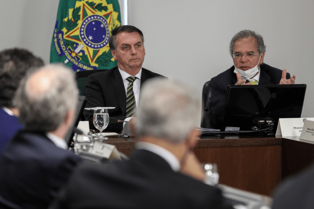 Governo Bolsonaro entrega gravação de reunião citada por Moro e ministro do STF impõe sigilo temporário