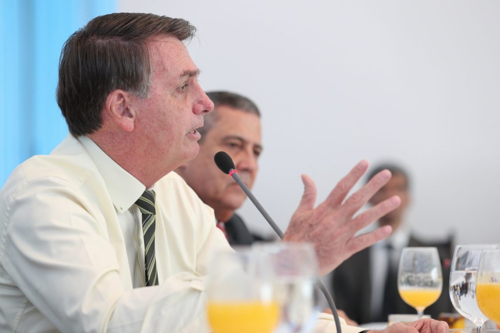 Bolsonaro marca videoconferência com governadores na quinta-feira para discutir socorro a estados
