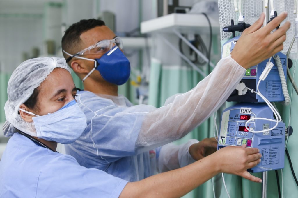 Brasil registra mais de 241 mil casos de covid-19