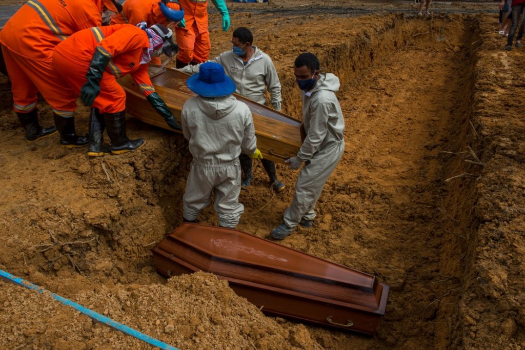 Brasil passa da marca de mil mortes registradas por dia