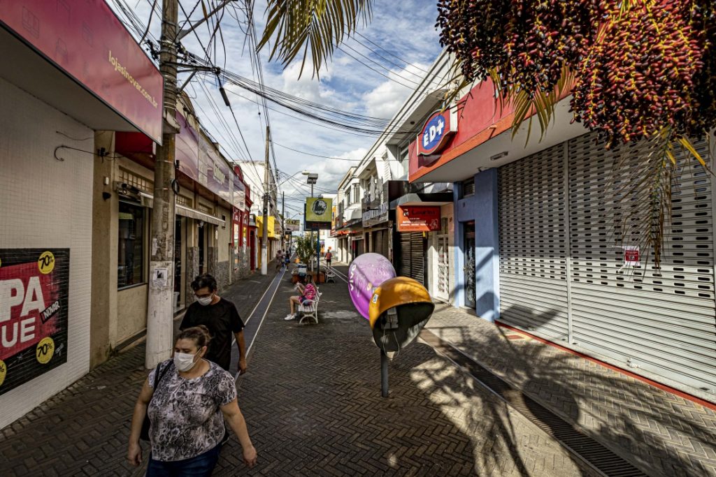 Lorena inicia distribuição do auxílio temporário durante a pandemia