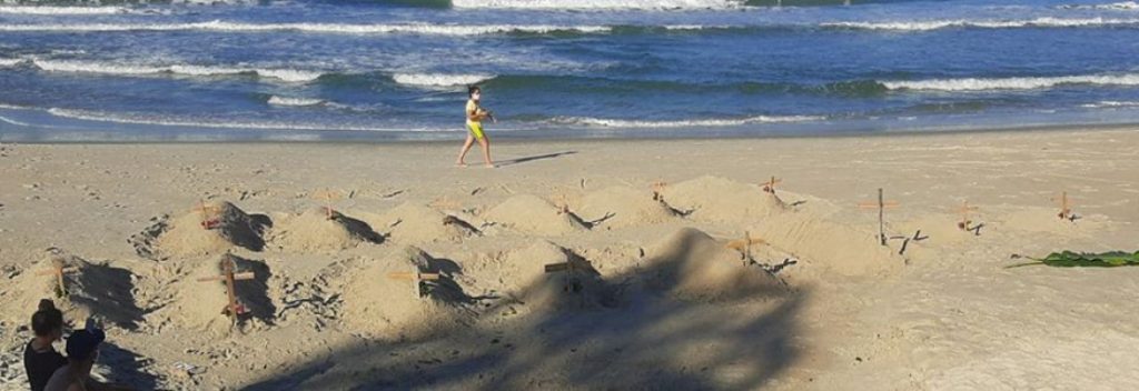 No início do 'megaferiado', prefeito de São Sebastião faz bloqueios de praias e desiste de liberar ambulantes
