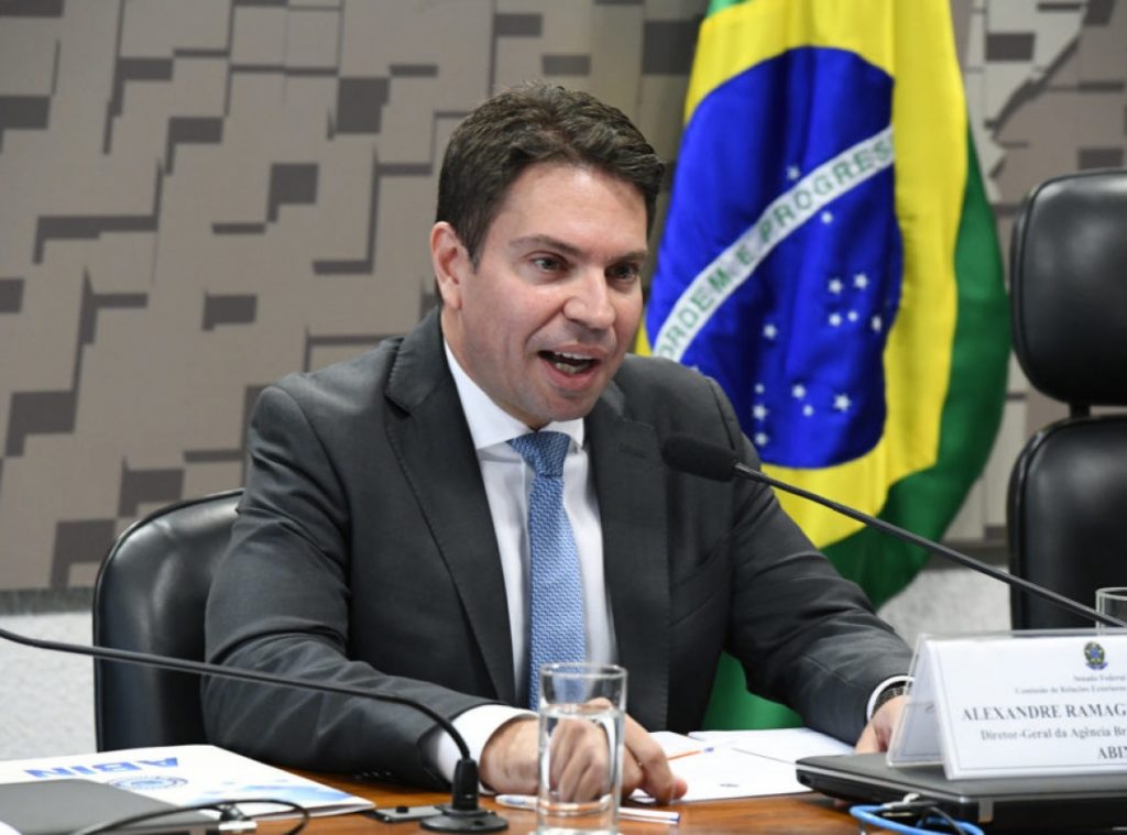 AGU pede para Moraes reconsiderar decisão que barrou nomeação de Ramagem para comandar PF