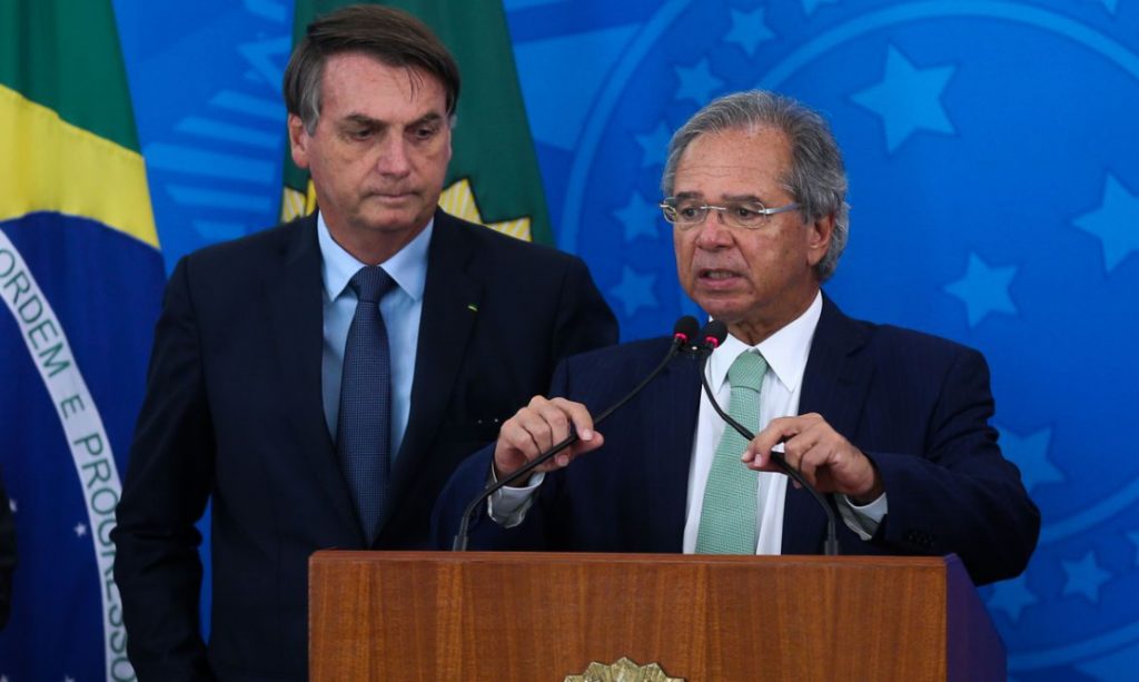 Bolsonaro diz que auxílio emergencial deve ter mais três parcelas