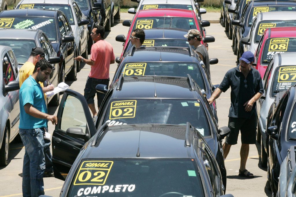 Venda de usados despenca em abril