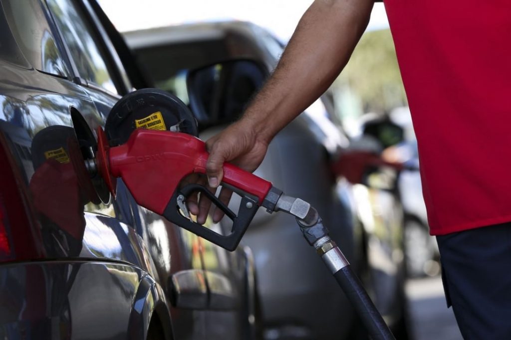 Bolsonaro vai questionar Petrobras sobre reajuste da gasolina em 12%