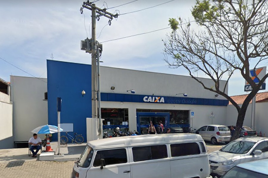 Dupla invade agência bancária e leva ao menos R$ 10 mil na zona sul de São José