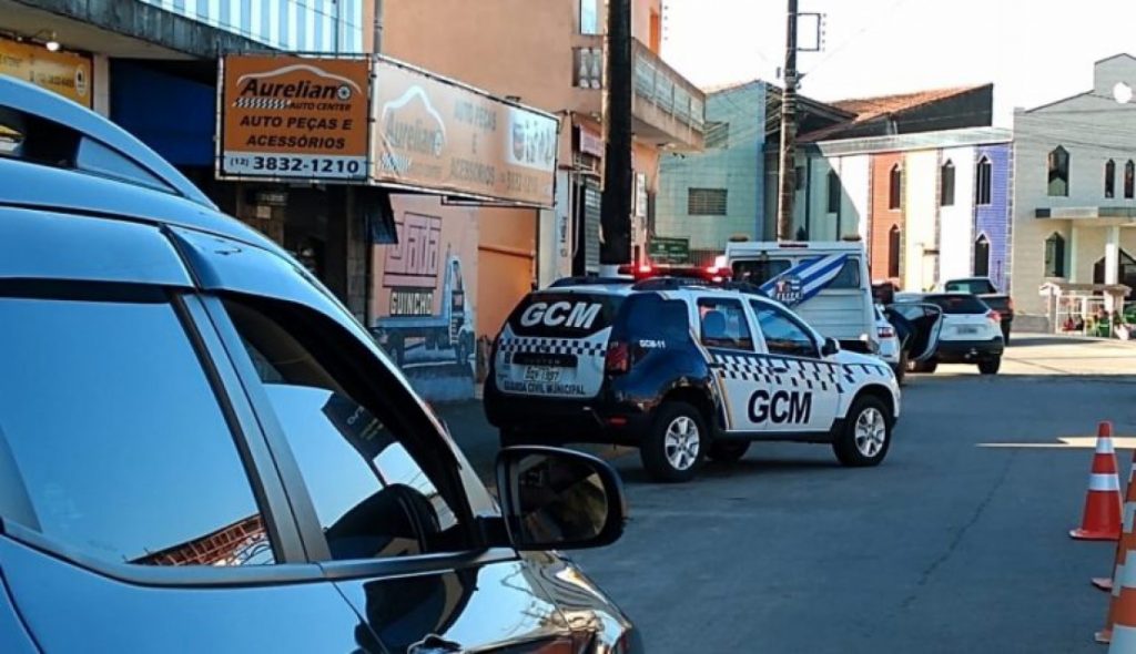 Ubatuba atua com 200 funcionários nas ruas durante 'megaferiado'