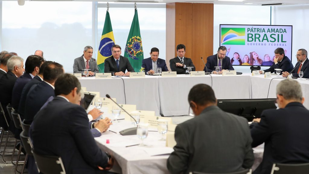 Em vídeo da reunião ministerial Bolsonaro teria pedido troca na Polícia Federal para proteger família