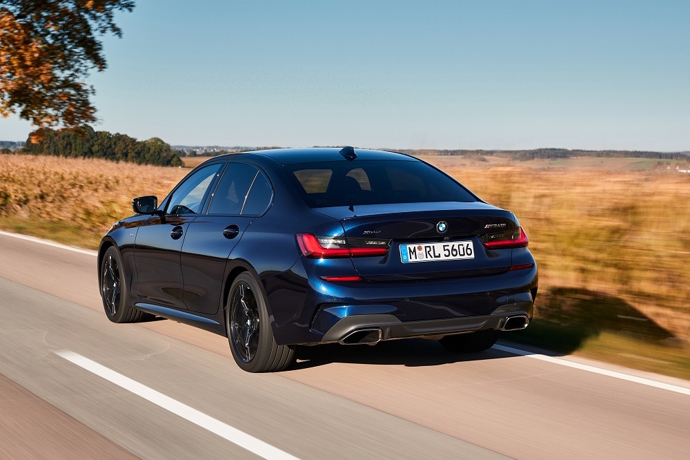 BMW Série 3 estreia nova versão no Brasil