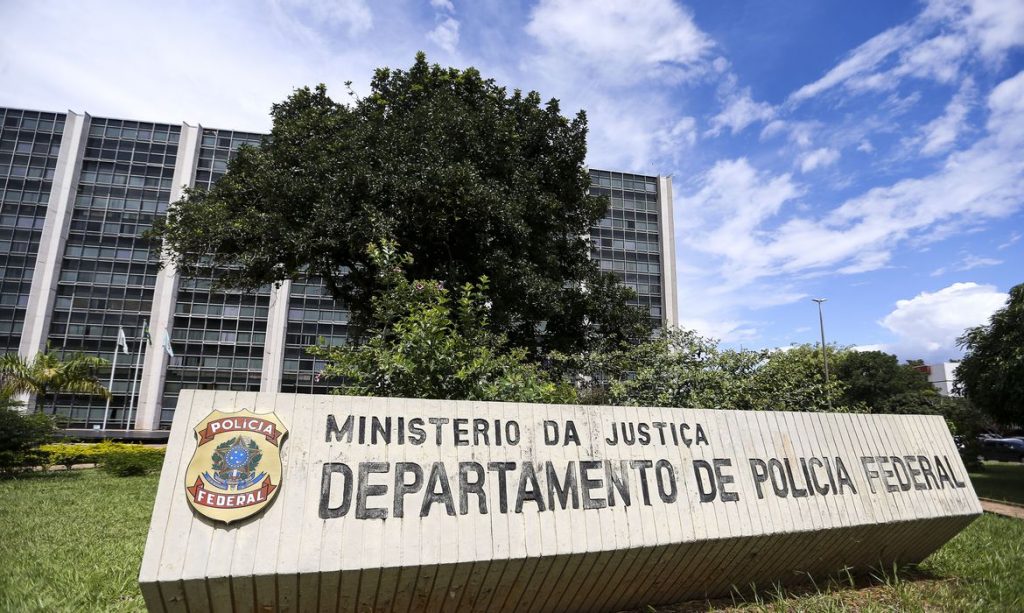 PF cumpre mandados em ação sobre atos antidemocráticos em 6 estados