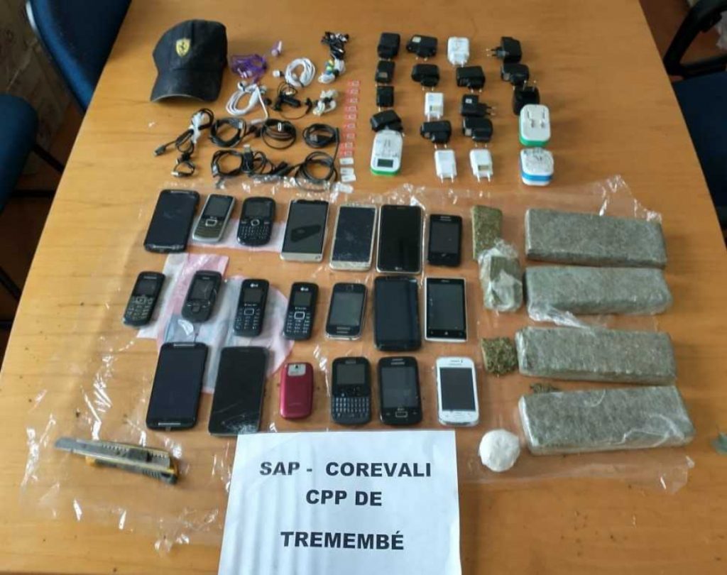 Agentes apreendem drogas e eletrônicos em área externa do CPP de Tremembé