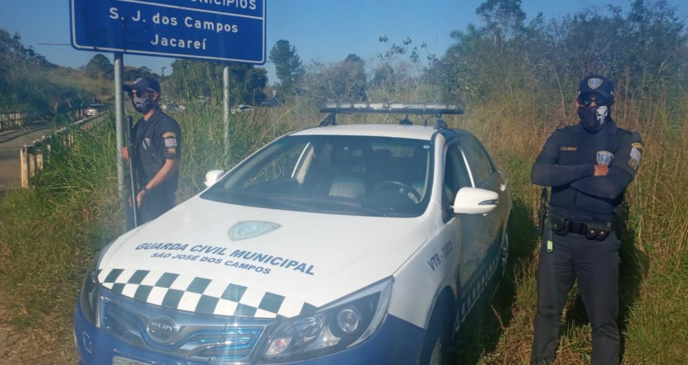 Operação barra fluxos com 800 pessoas na represa do Jaguari em São José dos Campos