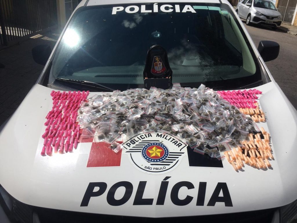 Policiais da Rocam apreendem mais de 1050 embalagens com drogas, na zona norte de São José