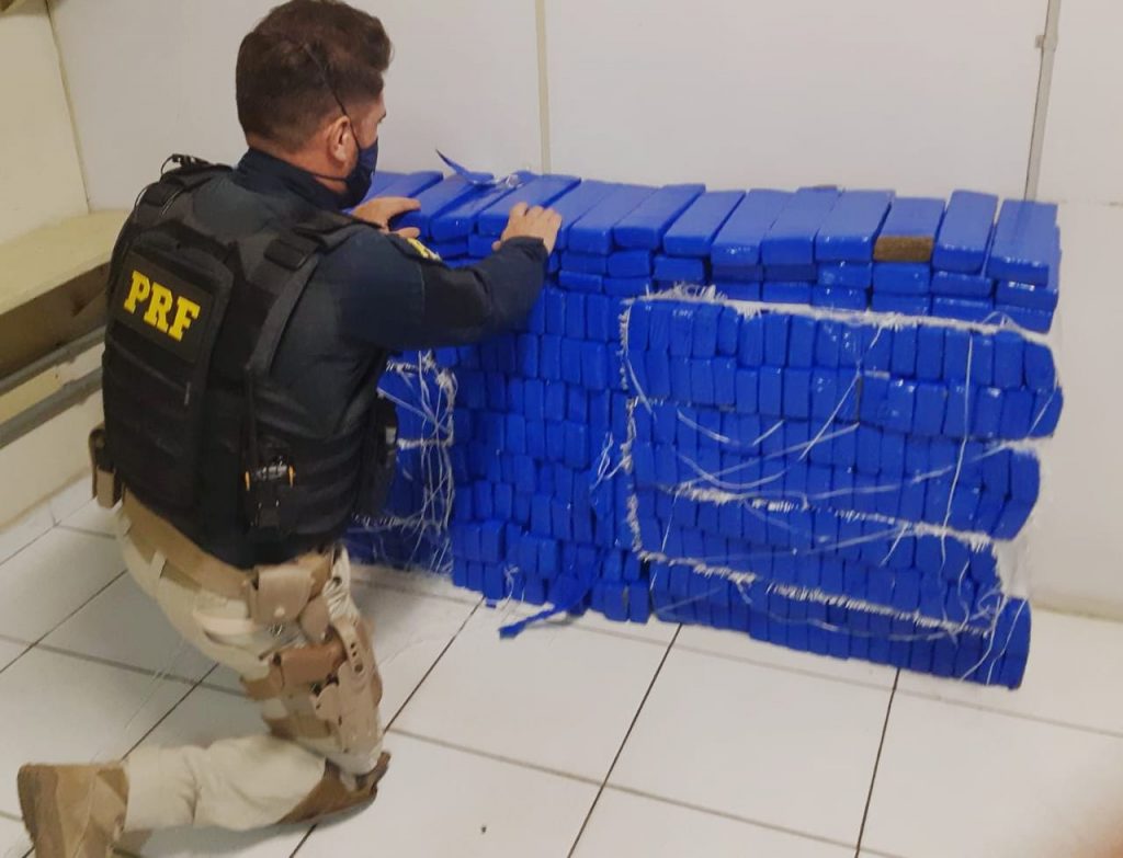 PRF apreende mais de 370 quilos de maconha em Pindamonhangaba