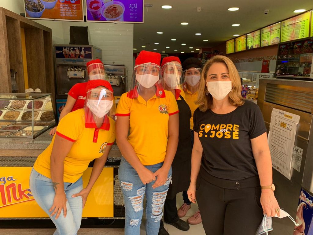 ACI de São José dos Campos distribui 600 máscaras de proteção para comerciantes