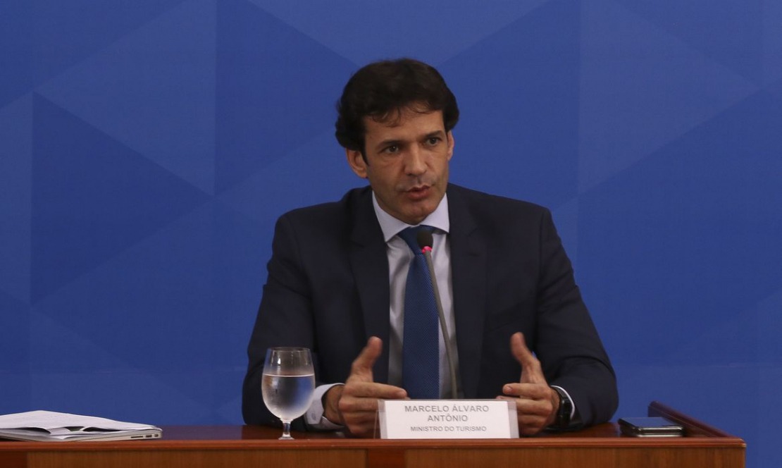 Ministro do Turismo testa positivo para Covid-19