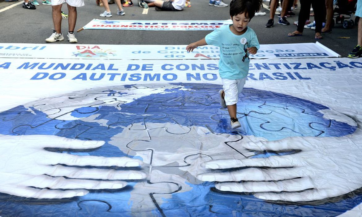Governo lança cartilha para crianças com autismo