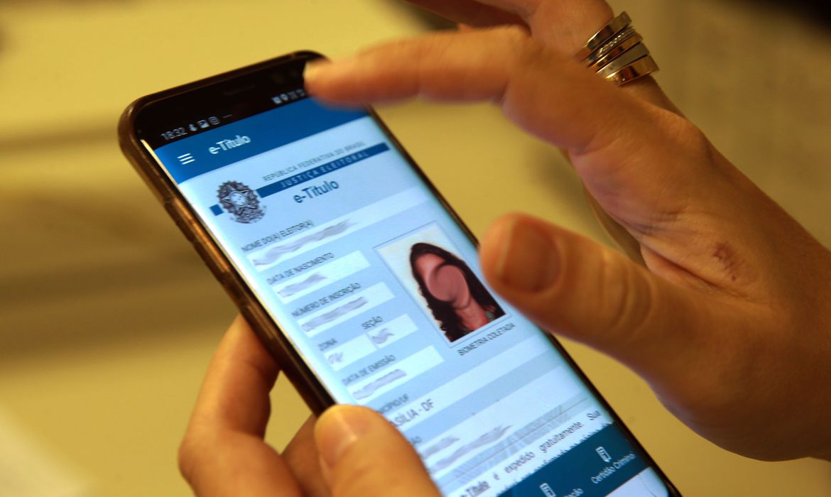 Eleitores relatam dificuldades para justificar voto pelo e-título